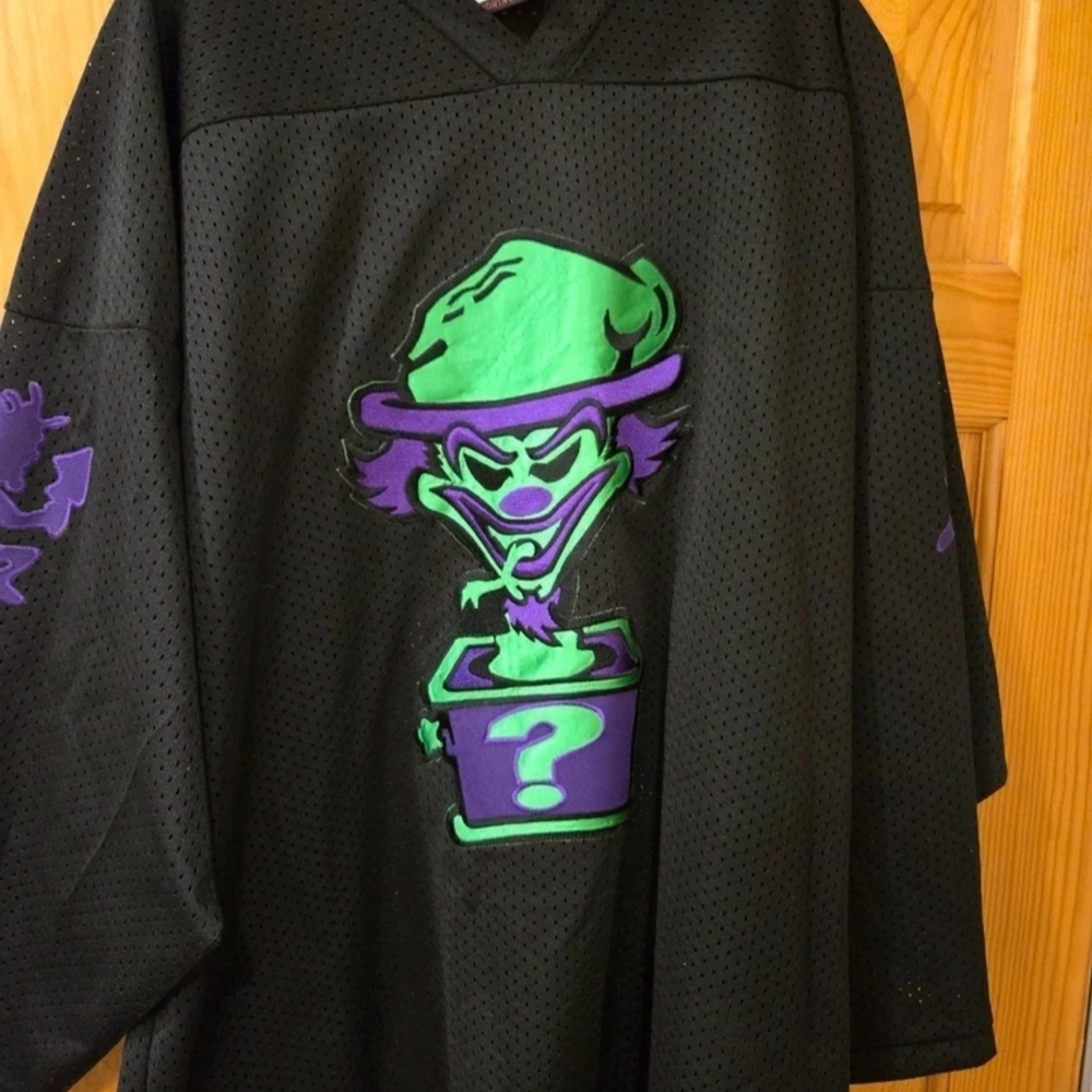 This is a rare vintage ICP  iconic Riddle Box design in black.